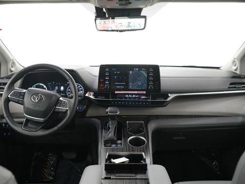 Used 2024 Toyota Sienna Limited AWD/4WD image 15