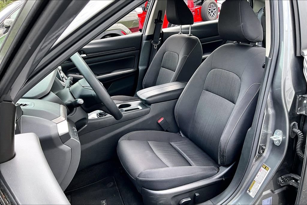 Used 2025 Nissan Altima 2.5 SV FWD image 19