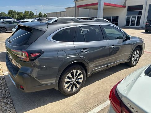 Used 2024 Subaru Outback Touring AWD/4WD image 2