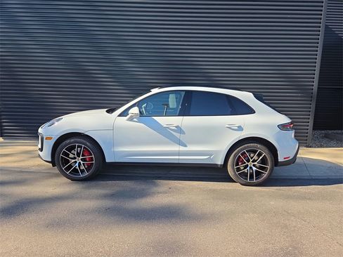 Used 2023 Porsche Macan S image 56