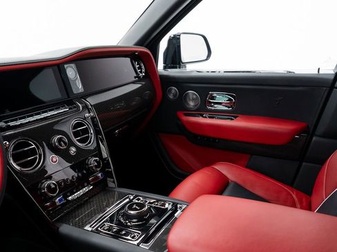 Certified 2025 Rolls-Royce Cullinan Black Badge AWD/4WD image 36