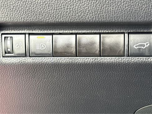 Used 2022 Toyota RAV4 XLE w/ Convenience Package image 12