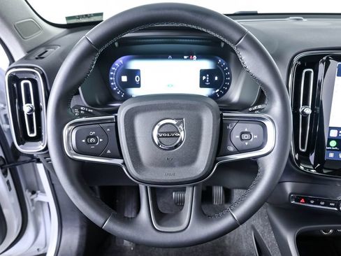 Certified 2025 Volvo XC40 B5 Plus AWD/4WD image 10
