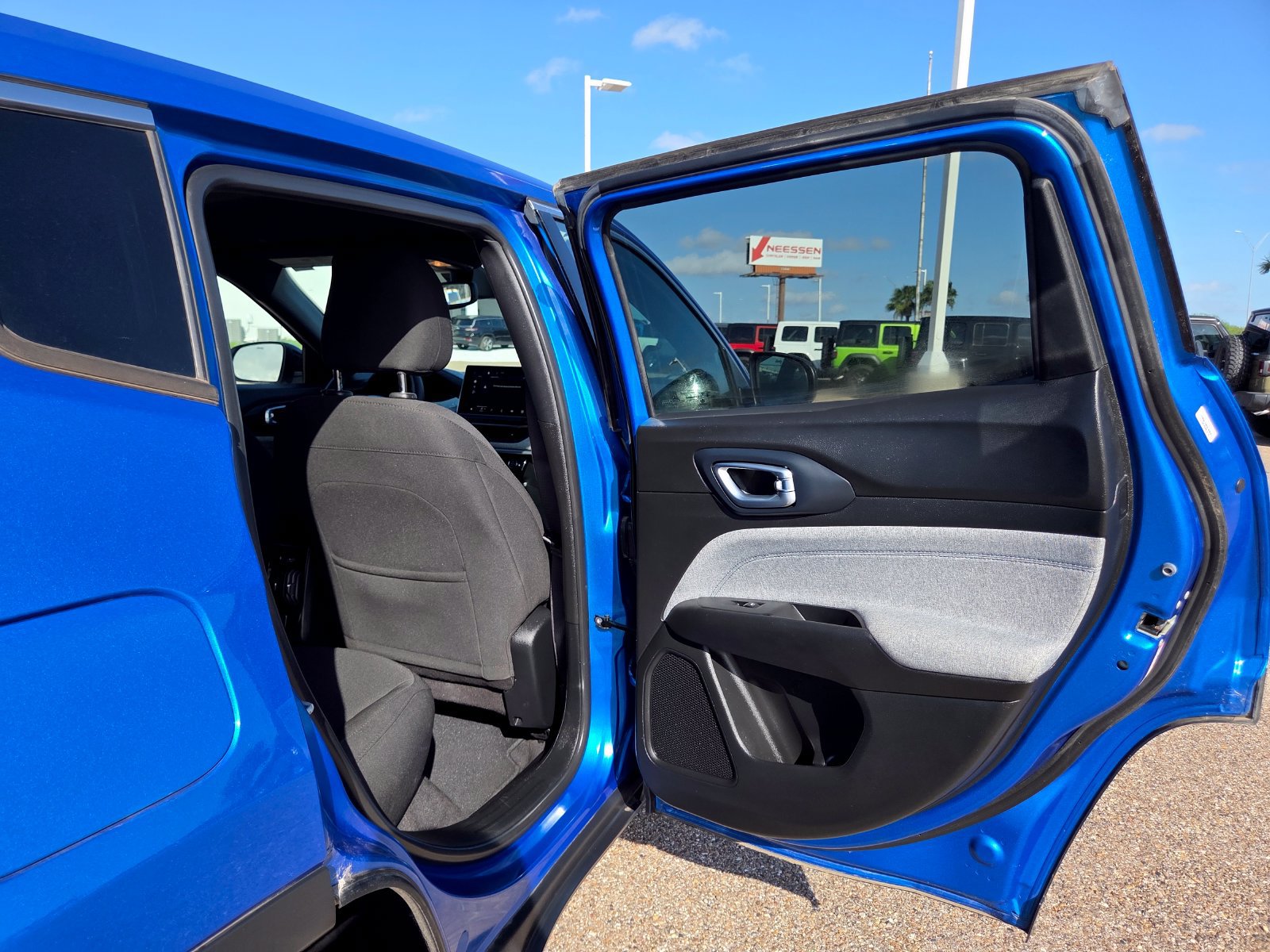 Used 2023 Jeep Compass Sport AWD/4WD image 16