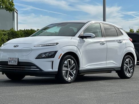 Used 2023 Hyundai Kona SE w/ Cargo Package FWD image 8