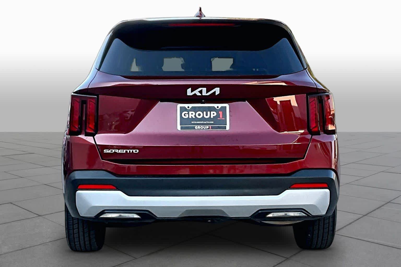 Used 2024 Kia Sorento LX FWD image 5