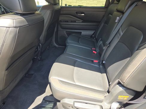 Certified 2025 Nissan Pathfinder SL AWD/4WD image 13