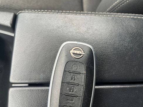 Used 2025 Nissan Rogue SV image 27