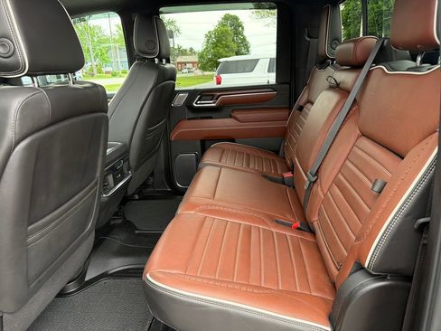 Used 2024 GMC Sierra 3500 Denali Ultimate AWD/4WD image 26