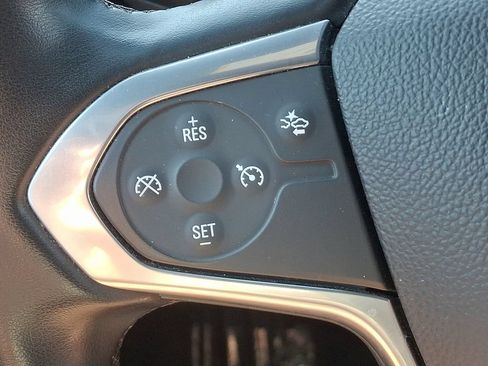 Certified 2023 Chevrolet Traverse LT FWD image 22