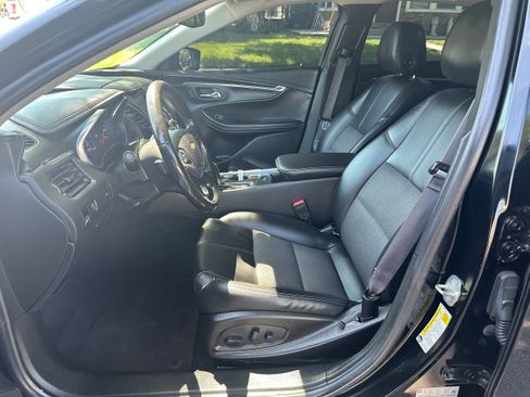 Used 2017 Chevrolet Impala LT FWD image 11