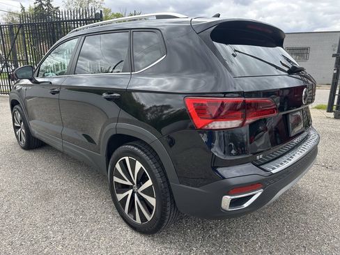 Used 2022 Volkswagen Taos SE AWD/4WD image 5