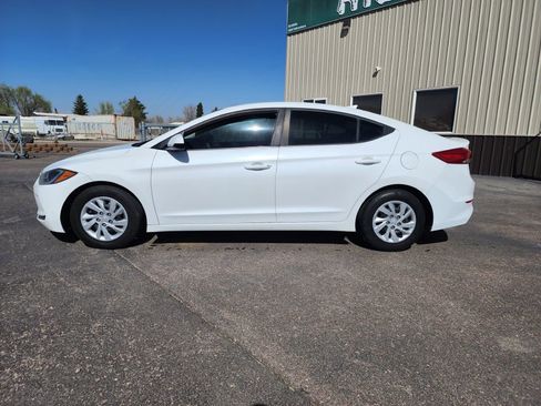 Used 2017 Hyundai Elantra SE image 2