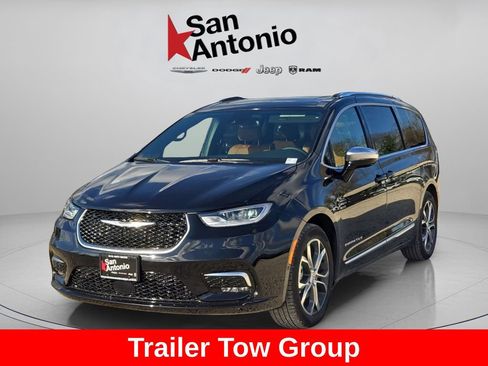 New 2026 Chrysler Pacifica Pinnacle w/ Trailer Tow Group image 4