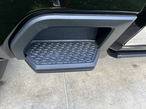 Used 2025 Chevrolet Silverado 2500 LTZ w/ LTZ Convenience Package image 9