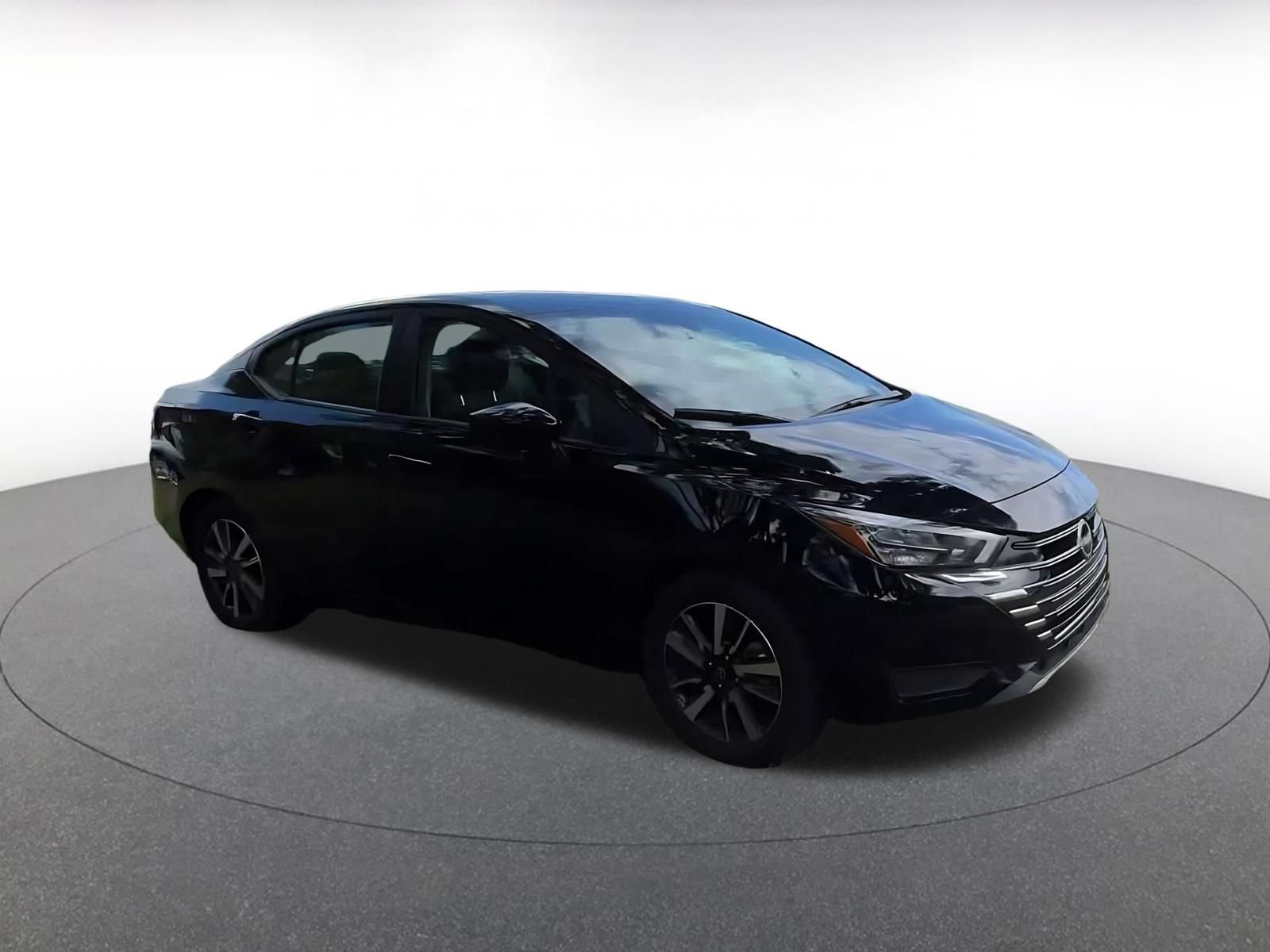 Used 2025 Nissan Versa SV FWD image 2