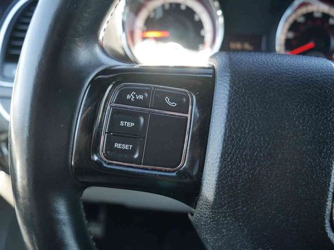 Used 2016 Dodge Grand Caravan SE FWD image 30