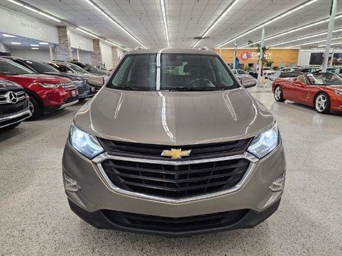 Used 2018 Chevrolet Equinox LT w/ Sun & Infotainment Package AWD/4WD image 2