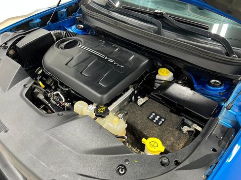 Used 2019 Jeep Cherokee Trailhawk AWD/4WD image 30