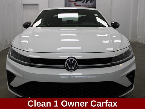 Used 2025 Volkswagen Jetta Sport FWD image 3