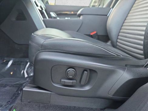 Used 2022 Land Rover Discovery S image 29