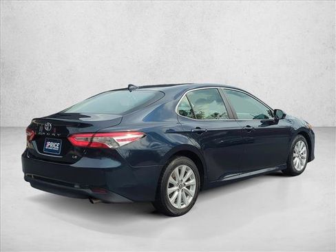 Used 2020 Toyota Camry LE image 5