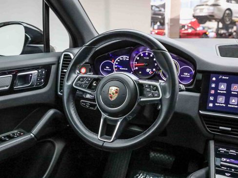 Used 2023 Porsche Cayenne Platinum Edition image 19