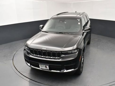 Used 2025 Jeep Grand Cherokee L Limited w/ Luxury Tech Group II AWD/4WD image 14