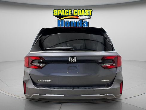 New 2026 Honda Odyssey Touring image 4