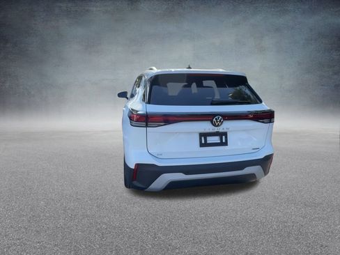 New 2025 Volkswagen Tiguan SE image 17
