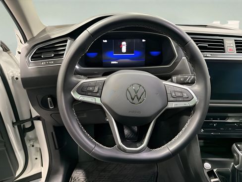 Used 2023 Volkswagen Tiguan SE w/ Panoramic Sunroof Package FWD image 15