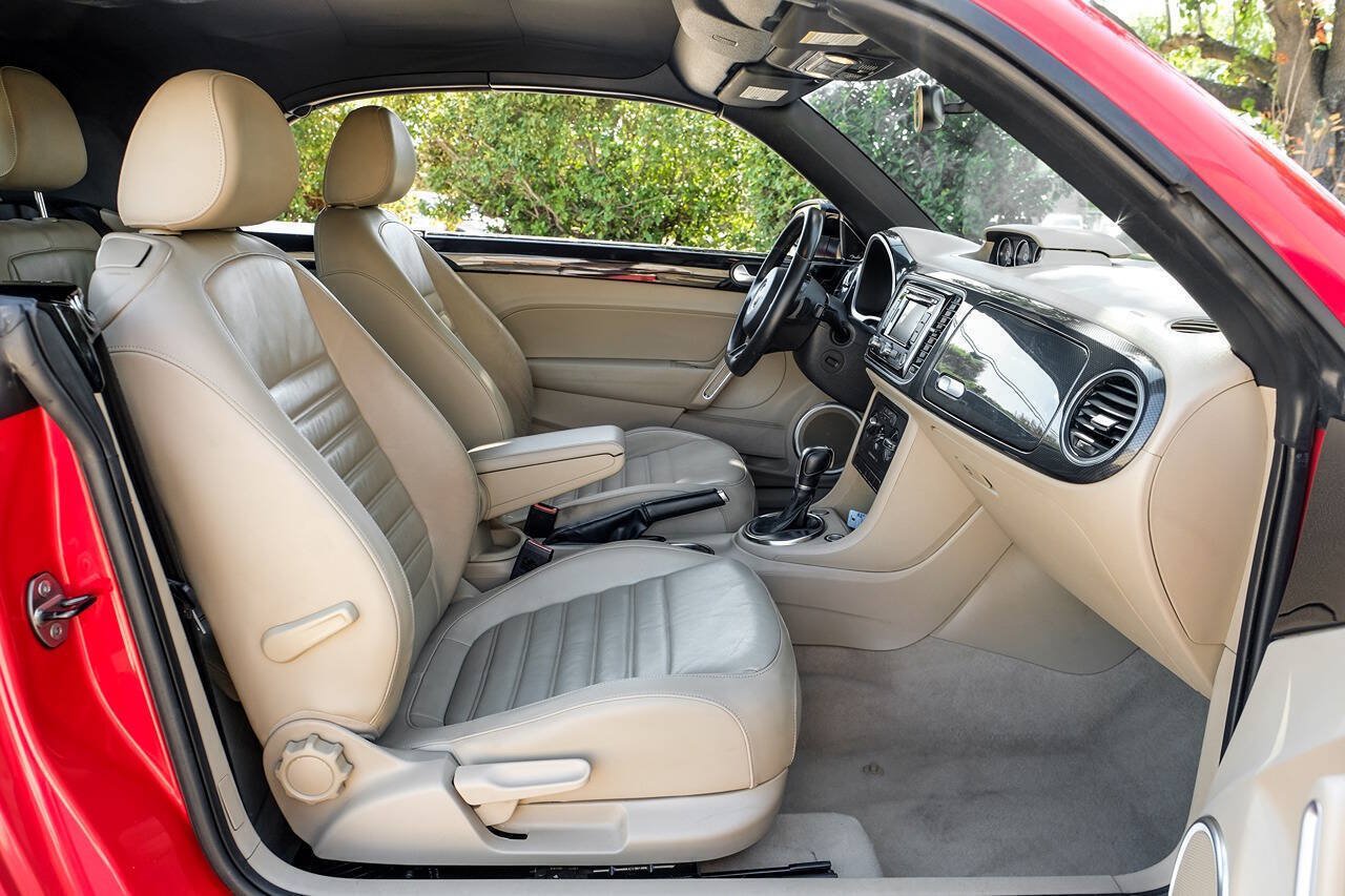 Used 2013 Volkswagen Beetle 2.0T FWD image 25