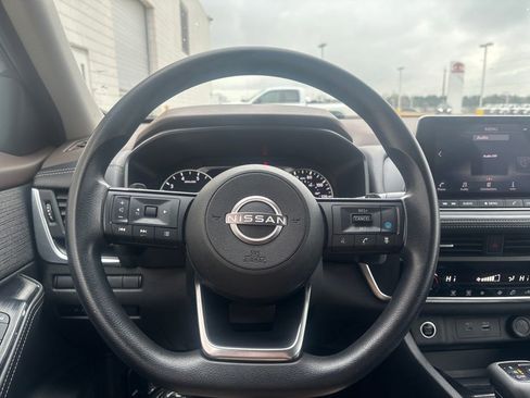 Used 2023 Nissan Rogue SV image 19