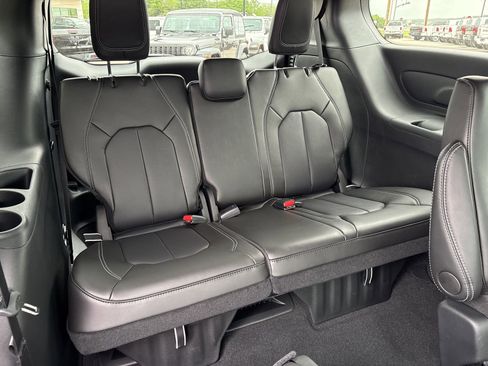 New 2026 Chrysler Pacifica Select FWD image 20
