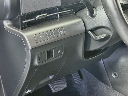 Used 2025 Hyundai Kona SEL FWD image 17