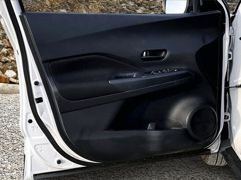 Used 2022 Nissan Kicks S image 20