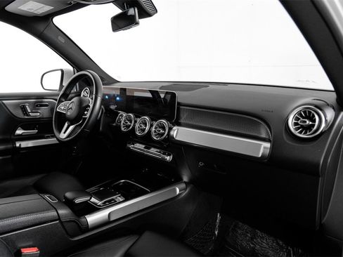 Used 2020 Mercedes-Benz GLB 250 w/ Premium Package image 12