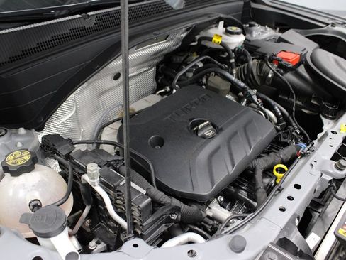 Used 2025 Chevrolet TrailBlazer LT w/ LT Cold Weather Package FWD image 14