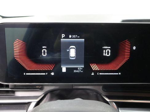 Used 2025 Kia Carnival FWD image 36