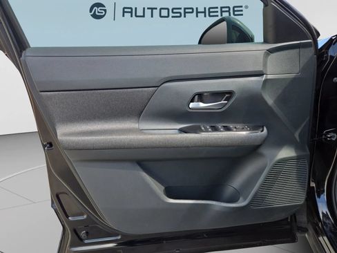 Used 2025 Nissan Kicks SV FWD image 13