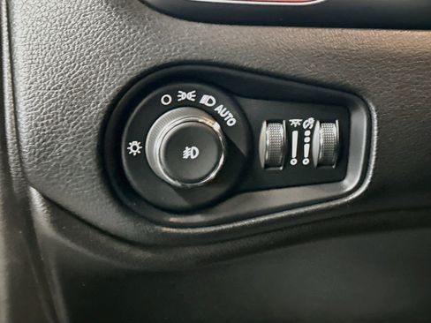 Used 2020 Jeep Renegade Trailhawk w/ Popular Equipment Group AWD/4WD image 16