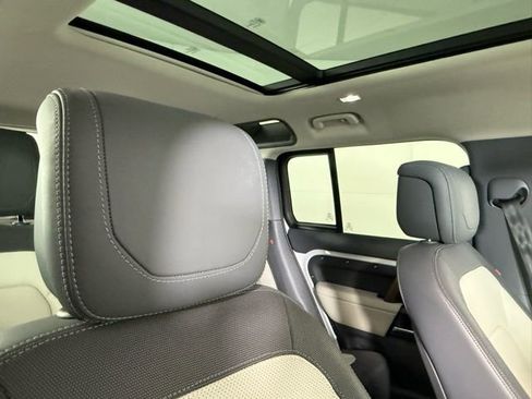 Used 2024 Land Rover Defender 110 X-Dynamic SE image 33