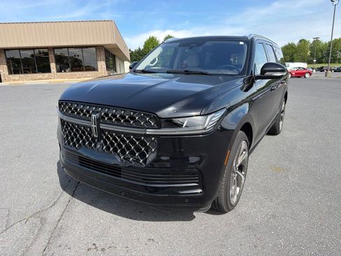 Certified 2025 Lincoln Navigator L Black Label AWD/4WD image 1