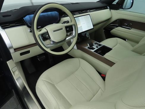 Certified 2023 Land Rover Range Rover SE image 9