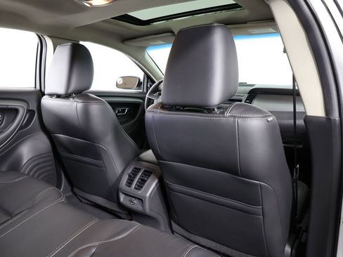 Used 2010 Ford Taurus SEL image 18