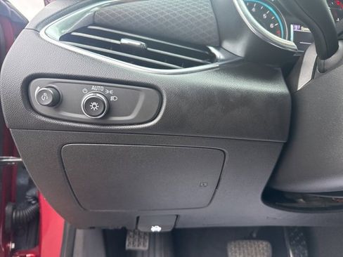 Used 2018 Chevrolet Malibu LT image 19