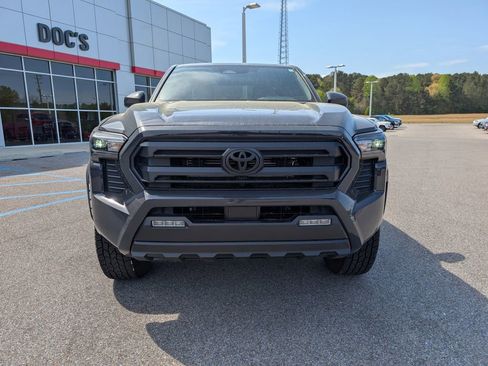 Used 2025 Toyota Tacoma SR5 AWD/4WD image 8