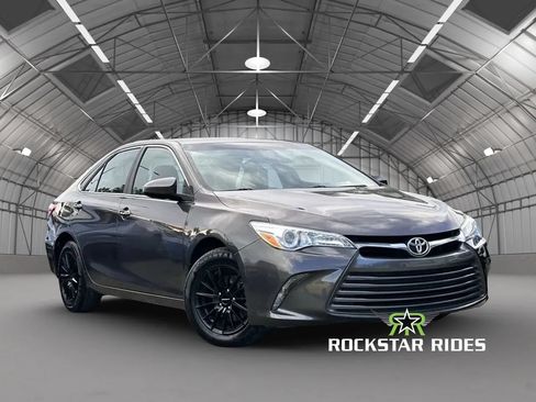 Used 2016 Toyota Camry LE FWD image 5