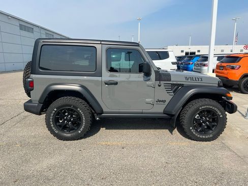 Used 2022 Jeep Wrangler Sport AWD/4WD image 2