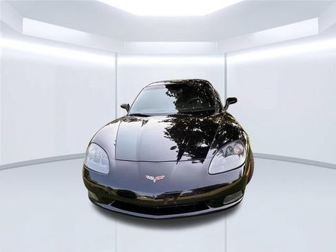 Used 2007 Chevrolet Corvette Coupe w/ Preferred Equipment Group RWD image 3